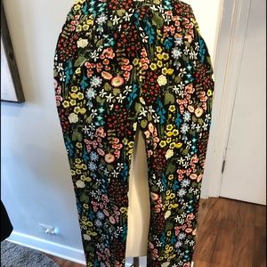 Boden Emilia black velvet pants with stunning floral detail. Size 8L